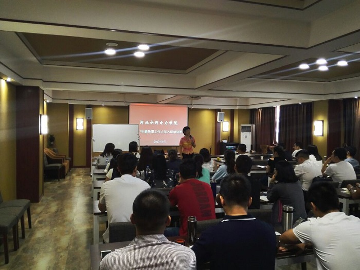 胡文莉专题讲座.jpg 胡文莉专题讲座.jpg